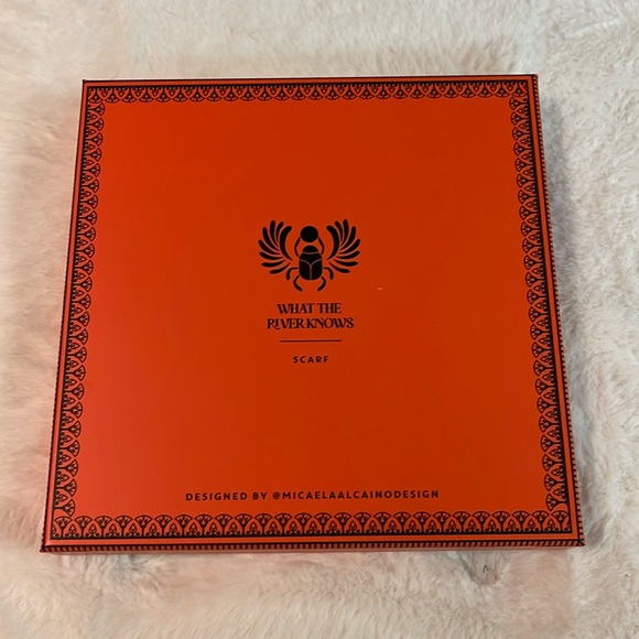 Fairyloot scarf - Picture 2 of 3